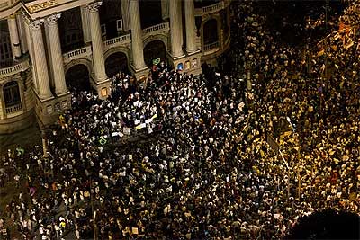 ブラジル：反W杯デモが20万人に拡大