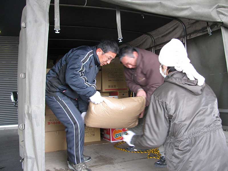 吉川千葉県議 いわき市への救援物資を搬送 09