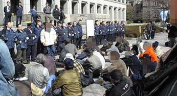 住民票削除：大阪市役所前で必死の座り込み続く