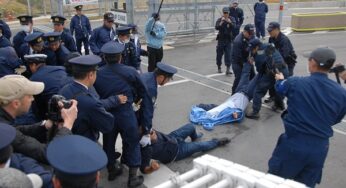 県民大会直前、米軍が平和運動センター議長を基地内に引きずりこんで拘束！