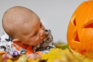 ハロウィンの赤ちゃんの写真