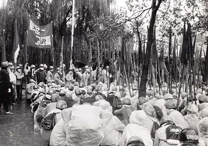 1973年 10/21国際反戦闘争　桧町公園。戦旗派両派、別行動により分裂公然化