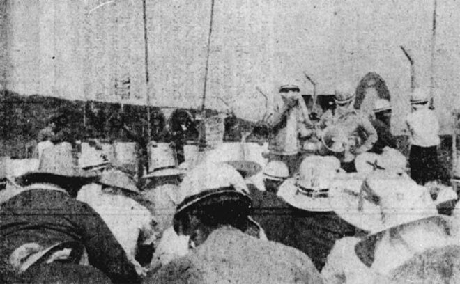 5月12日那覇軍港ゲート前で米軍抗議闘争を闘う沖縄の人々（全軍労）