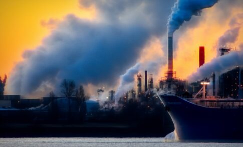 工場・廃液・煤煙の写真